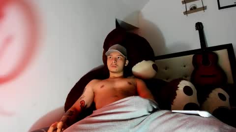Snapshot of zeusjeff chatting on December 3, 2025, 8:29 pm zeus online show from December 3, 2025, 8:29 pm