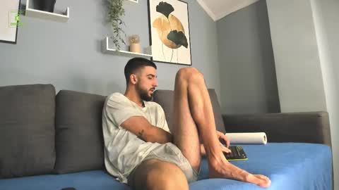 ZEYN online show from September 18, 2025, 5:20 am