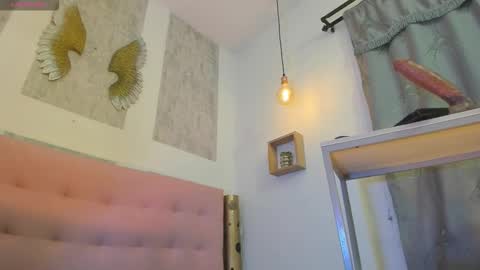Snapshot of zhamira_21 chatting on October 18, 2025, 12:13 am ZHAMIRA ANDRES online show from October 18, 2025, 12:13 am