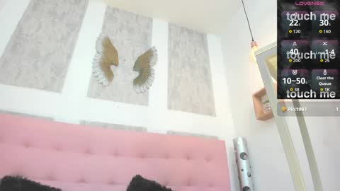 ZHAMIRA  ANDRES online show from March 30, 2026, 10:44 pm