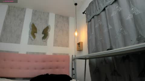 ZHAMIRA  ANDRES online show from April 5, 2026, 7:55 pm