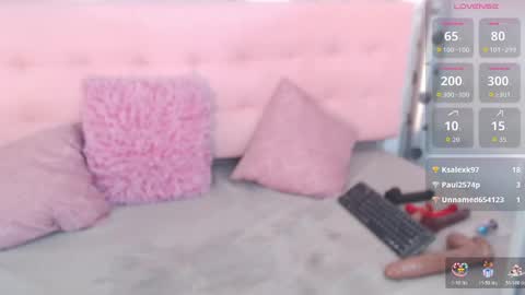ZHAMIRA  ANDRES online show from May 30, 2026, 11:02 pm