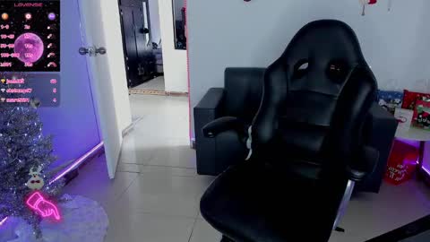 zhoestrong online show from December 25, 2024, 8:07 pm