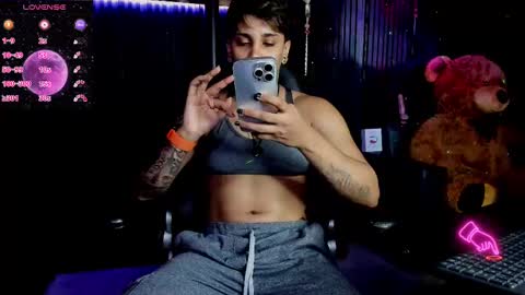 zhoestrong online show from March 12, 2025, 11:01 pm