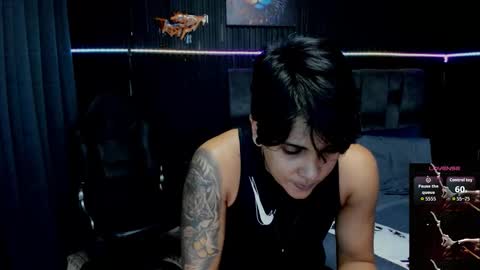 zhoestrong online show from October 31, 2025, 10:00 pm