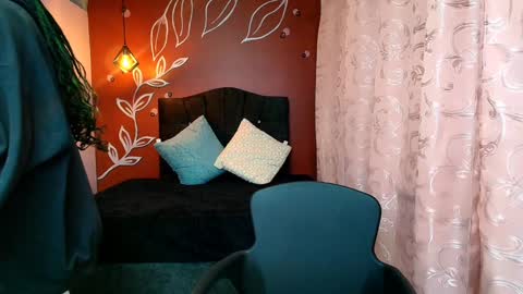 Zia Green online show from December 19, 2024, 12:01 pm