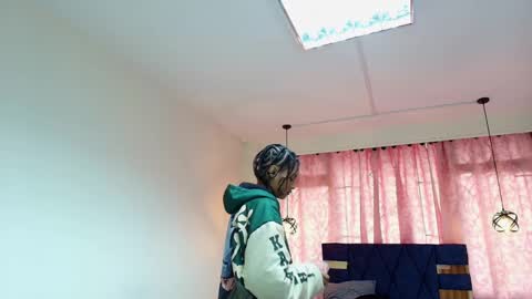 Zia Green online show from February 6, 2025, 12:05 pm