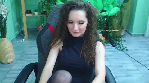 Snapshot of zianichols chatting on January 24, 2025, 9:58 pm zianichols online show from January 24, 2025, 9:58 pm