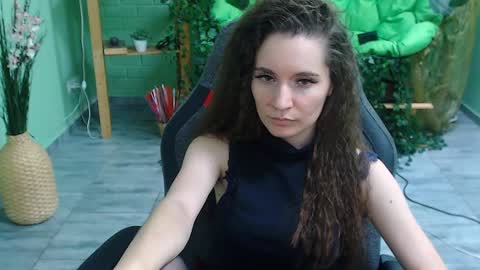 Snapshot of zianichols chatting on February 7, 2025, 10:20 pm zianichols online show from February 7, 2025, 10:20 pm