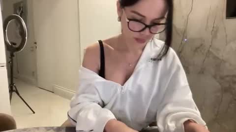 Nensi online show from March 26, 2026, 1:17 pm