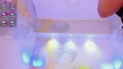 zihaadams_ online show from May 6, 2026, 9:09 pm