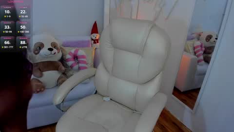 Zobe Love online show from December 17, 2024, 5:36 pm