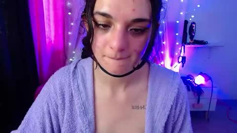 zoe_0111 online show from January 17, 2025, 7:38 pm