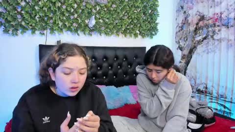 Zoe And Valeria online show from April 29, 2026, 6:25 pm