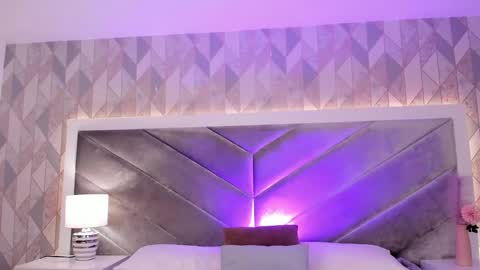 zoe_banks_ online show from February 12, 2025, 6:51 am