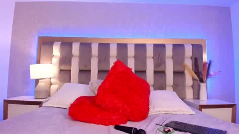 zoe_banks_ online show from March 8, 2025, 4:34 am