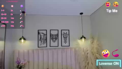 zoe_banks_ online show from September 10, 2025, 1:00 pm