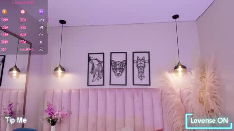 zoe_banks_ online show from September 11, 2025, 12:49 pm