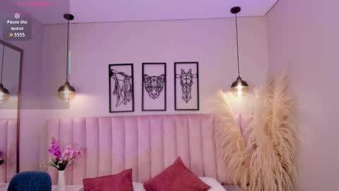 zoe_banks_ online show from September 16, 2025, 12:28 pm