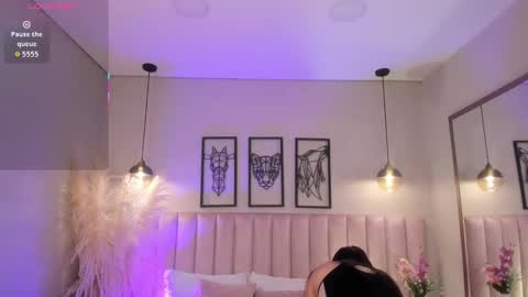 zoe_banks_ online show from September 28, 2025, 1:49 pm