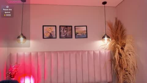zoe_banks_ online show from October 12, 2025, 12:59 pm