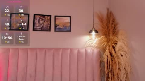zoe_banks_ online show from October 14, 2025, 12:50 pm