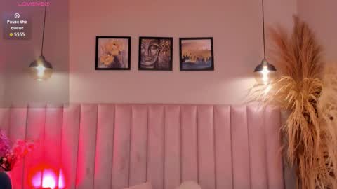 zoe_banks_ online show from October 15, 2025, 1:00 pm