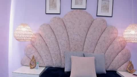 zoe_blosson online show from April 26, 2026, 2:20 am