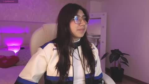 zoe  online show from September 24, 2025, 4:16 am