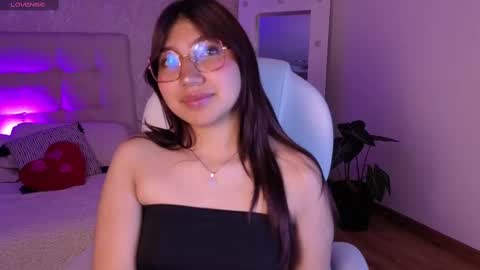zoe  online show from October 3, 2025, 4:20 am