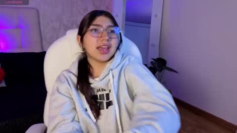 zoe  online show from October 7, 2025, 5:37 am
