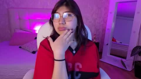 zoe  online show from October 8, 2025, 4:43 am