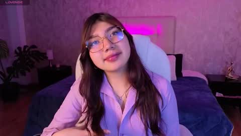 zoe  online show from October 18, 2025, 4:04 am