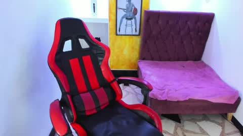 Z O E online show from November 5, 2025, 8:42 pm