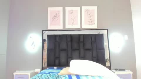 zoe_curvyy online show from June 9, 2026, 12:06 pm
