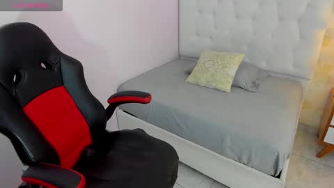 ZOE  online show from November 22, 2025, 12:26 pm