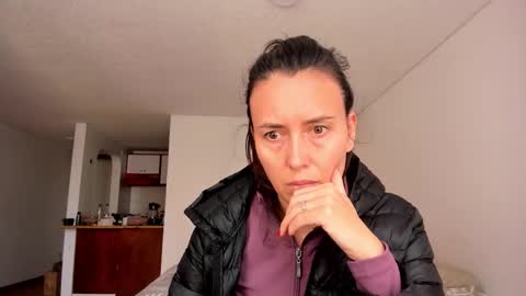 ZOE online show from November 17, 2025, 8:36 pm