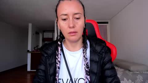 ZOE online show from November 26, 2025, 8:32 pm