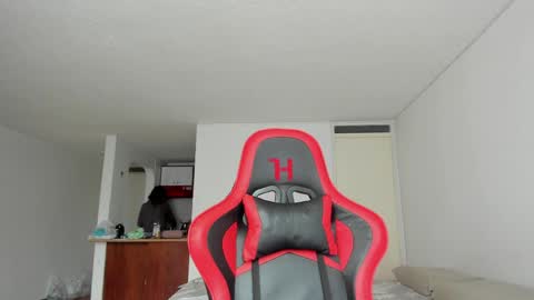 Snapshot of zoe_jeane_beker chatting on April 4, 2026, 9:01 pm ZOE online show from April 4, 2026, 9:01 pm