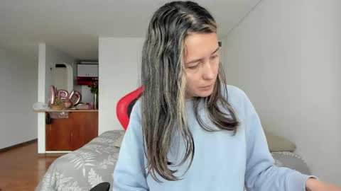 Snapshot of zoe_jeane_beker chatting on April 14, 2026, 9:21 pm ZOE online show from April 14, 2026, 9:21 pm