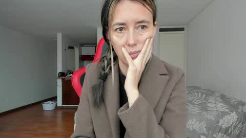 Snapshot of zoe_jeane_beker chatting on April 22, 2026, 9:05 pm ZOE online show from April 22, 2026, 9:05 pm