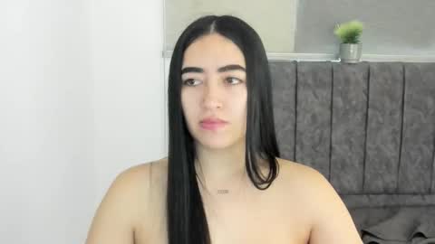 zoe_jones7 online show from November 14, 2025, 8:07 pm