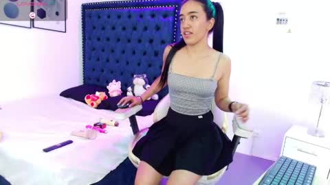 Snapshot of zoe_m00n chatting on May 20, 2026, 7:42 pm zoe online show from May 20, 2026, 7:42 pm