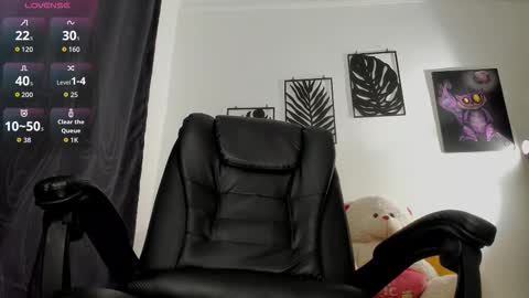 zoe_millerx online show from December 18, 2025, 1:28 pm