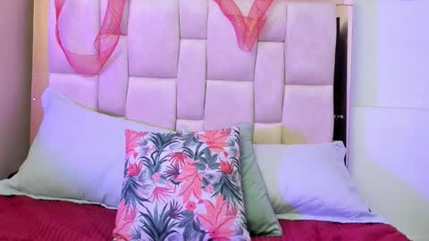 Snapshot of zoe_moreau chatting on December 4, 2025, 7:22 pm zoe_moreau online show from December 4, 2025, 7:22 pm