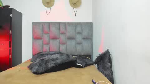 She Zoe He Painn online show from September 17, 2025, 10:00 pm