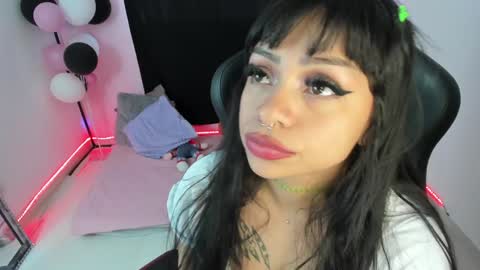 zoe_sullivan_ online show from December 7, 2024, 12:35 pm