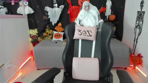 zoe_sullivan_ online show from October 3, 2025, 10:12 am