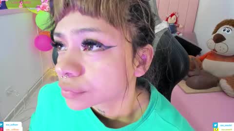 zoe_sullivan_ online show from November 13, 2025, 9:30 am