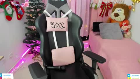 zoe_sullivan_ online show from November 18, 2025, 9:58 am